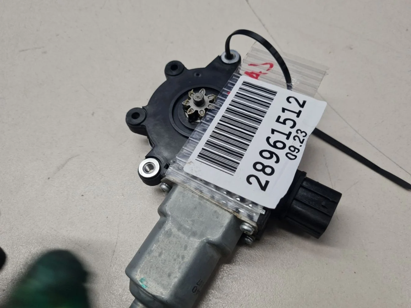 Моторчик стеклоподъёмника задний правый для Mitsubishi Lancer CX CY 2007-