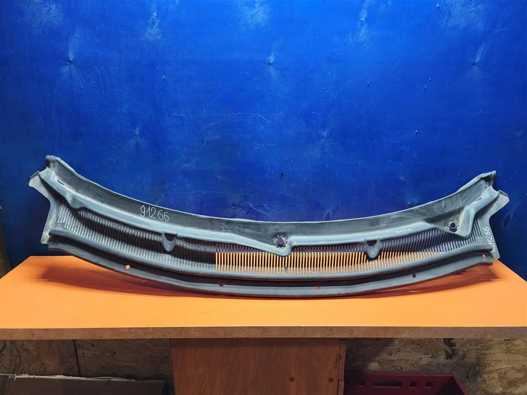 Водосток Жабо Explorer 5 2010-2019 BB5Z78022A68AA