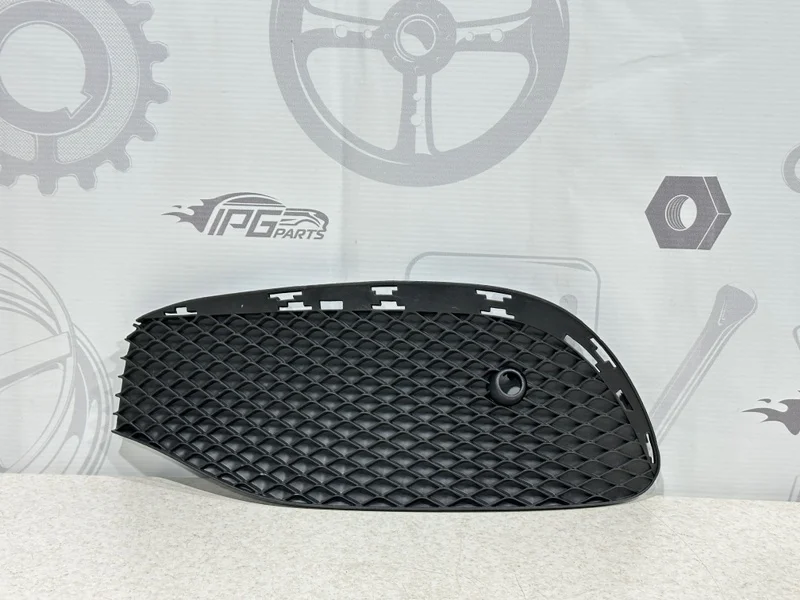 Решетка переднего бампера левая Mercedes-benz W213