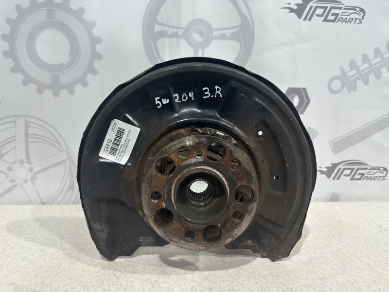 Кулак задний правый Mercedes-benz 2010 W204