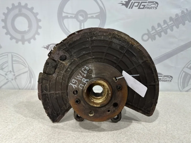 Поворотный кулак передний правый Mercedes-benz ML 2004 W163