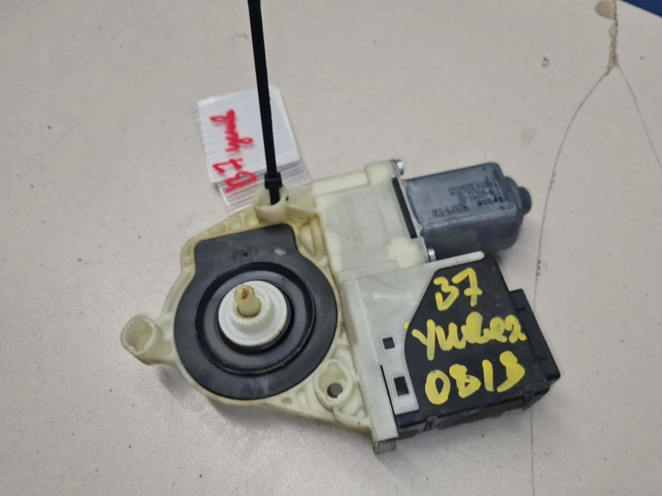 Моторчик стеклоподъёмника задний левый для Volkswagen Passat B7 2011-2015