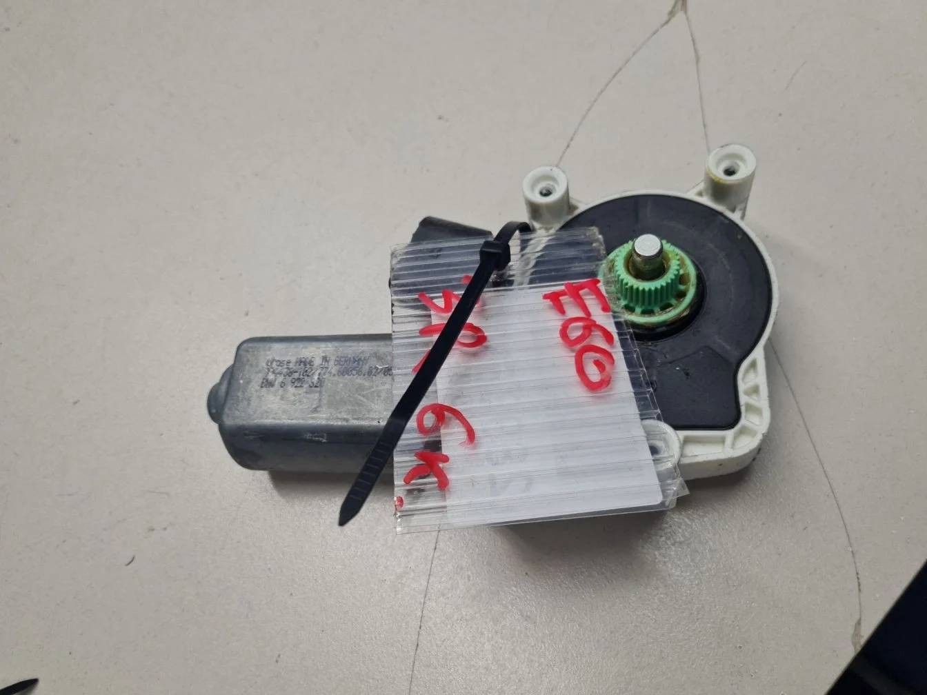 Моторчик стеклоподъёмника задний правый для BMW 5 E60 2002-2010