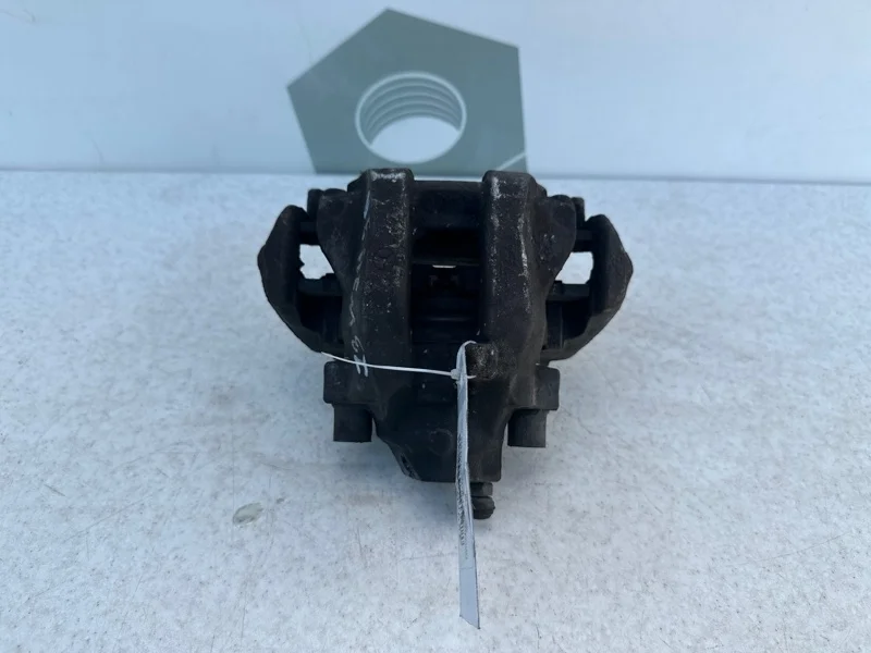 Тормозной суппорт задний правый Mercedes-benz 2007 W211