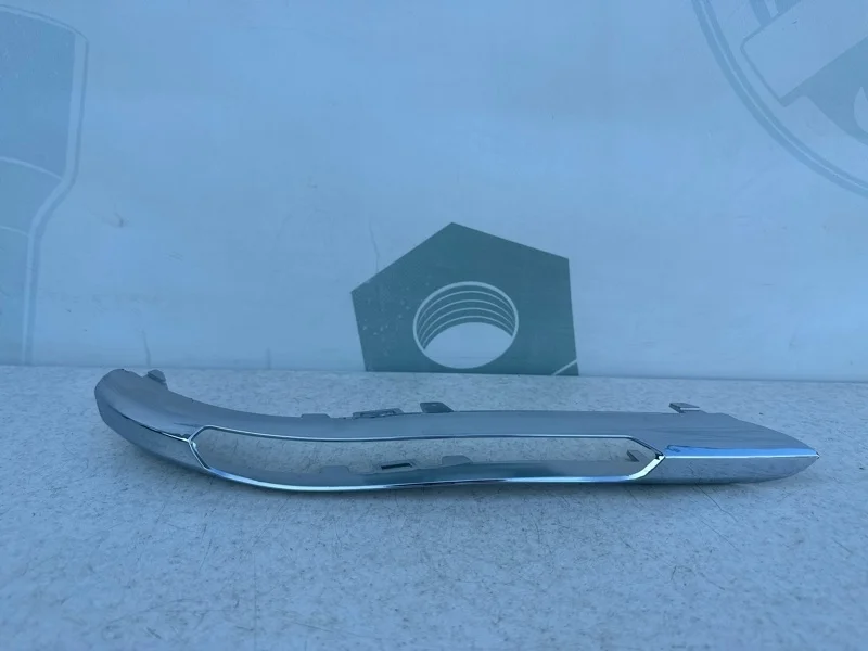 Накладка дхо левая Mercedes-benz W204