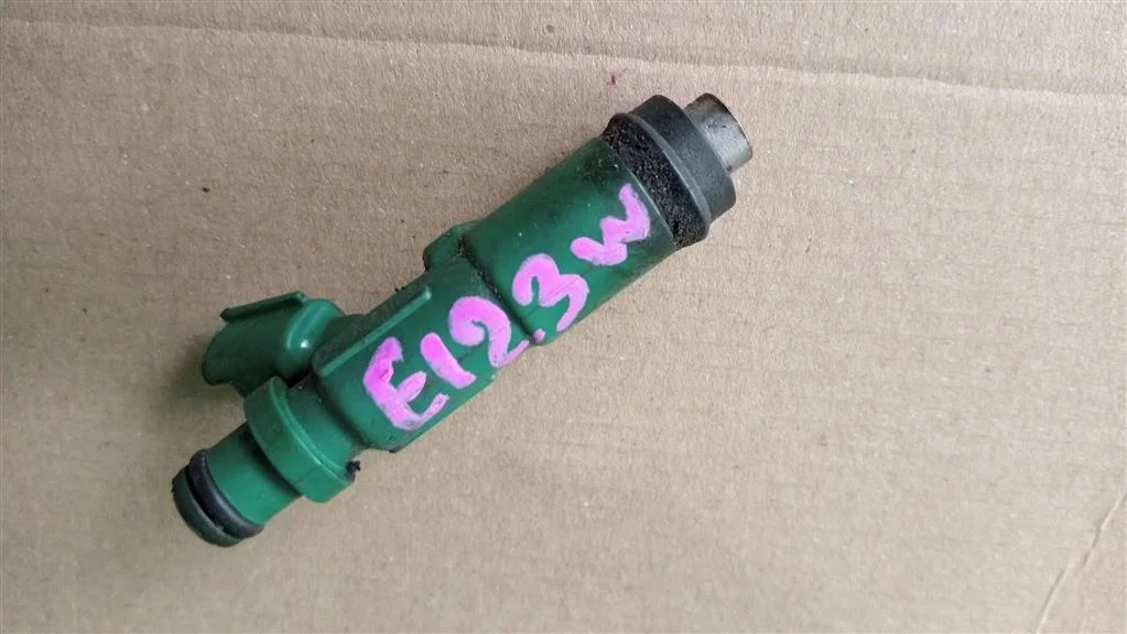 Б.у. форсунка топливная TOYOTA COROLLA E120 TOYOTA COROLLA E120