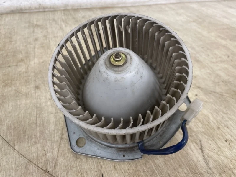 Мотор печки MITSUBISHI PAJERO 4 2006- MR500686 V87W 4M41