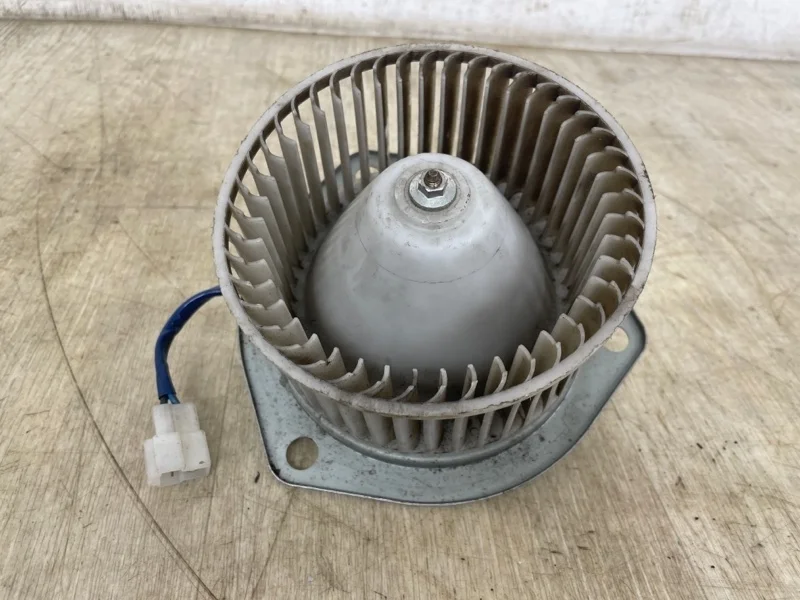 Мотор печки MITSUBISHI PAJERO 4 2006- MR500686 V87W 4M41