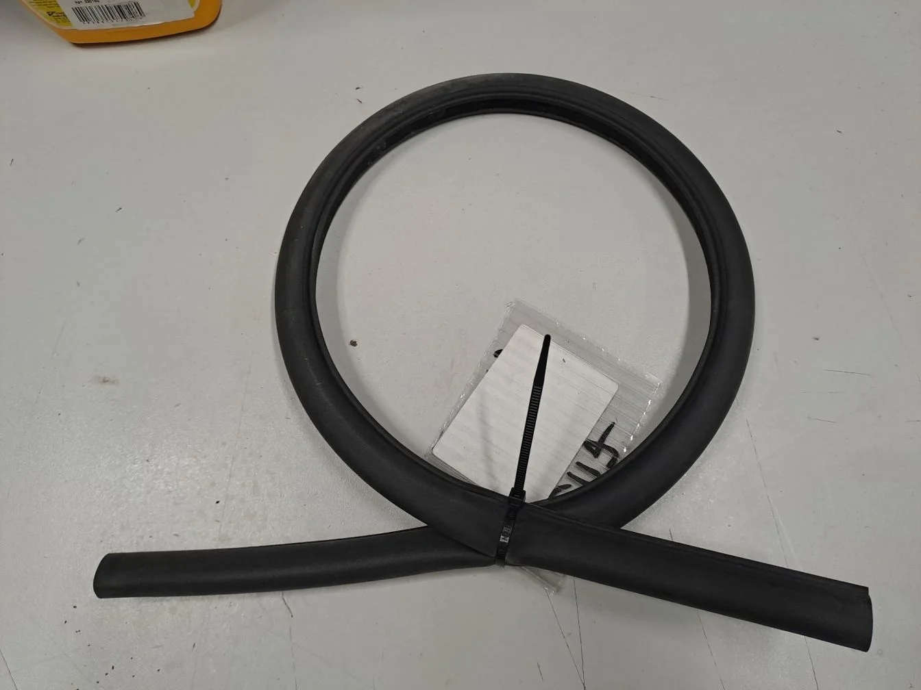 Уплотнитель двери передней левой для Mercedes CLA-klasse C117 2013-2019