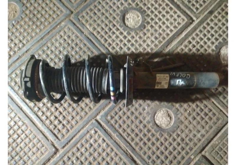 Стойка передняя правая в сборе Volkswagen Golf 6