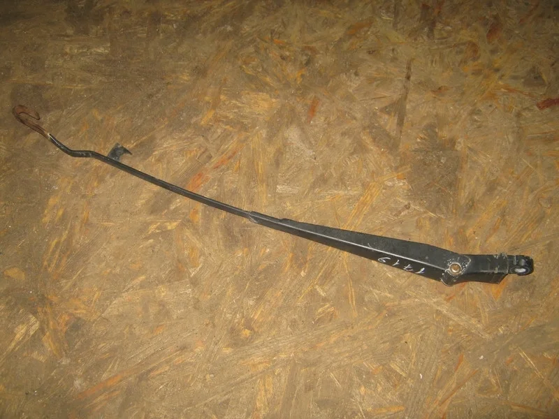 Поводок стеклоочистителя передний Volkswagen Passa