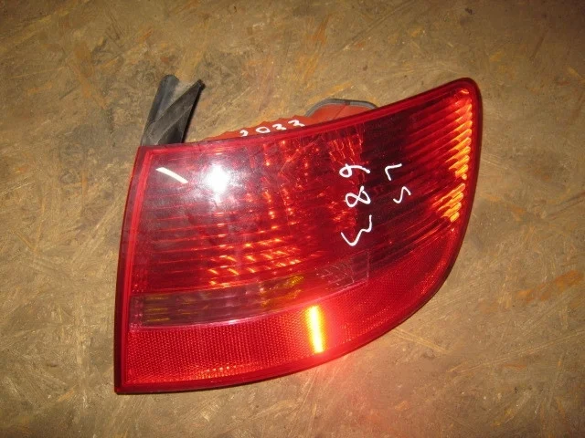 Фонарь задний правый наружный Audi A6 C6