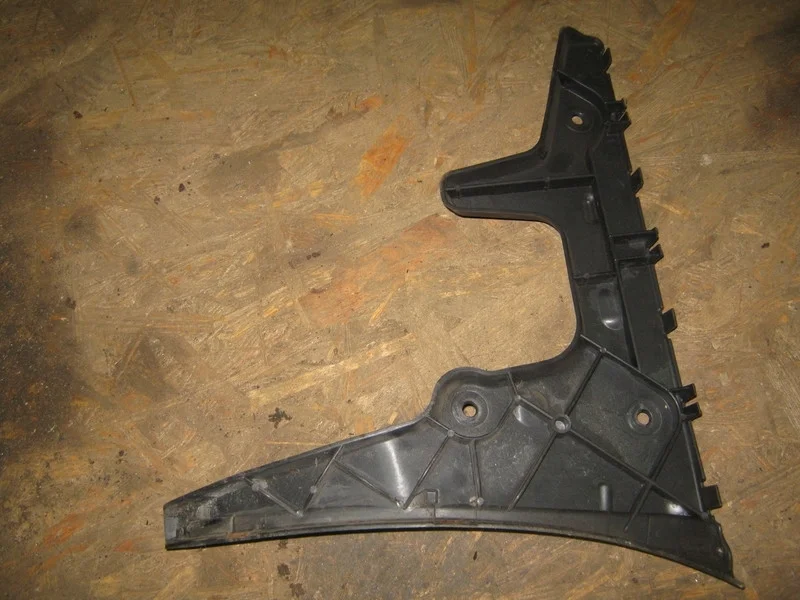 Кронштейн заднего бампера правый Audi A6 C6