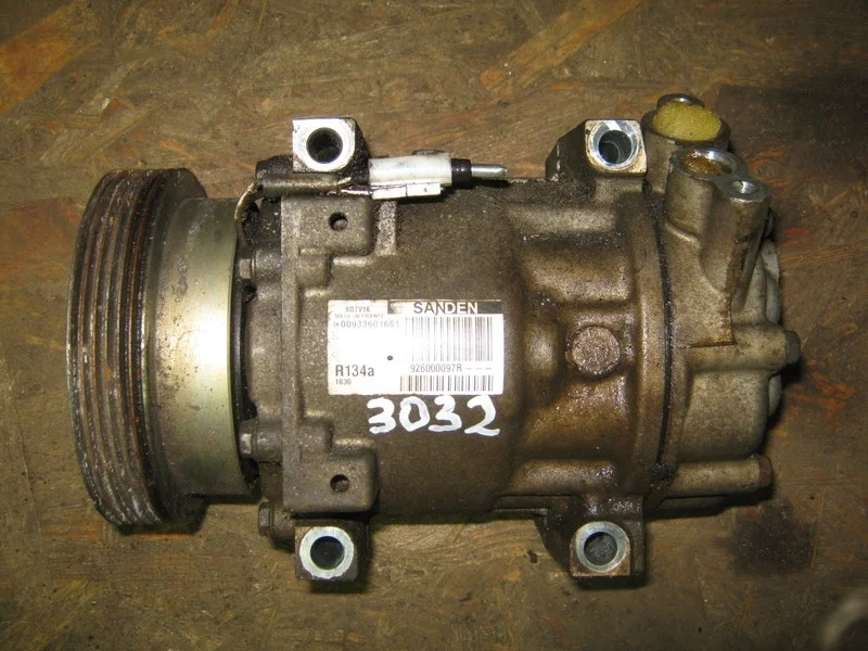 Компрессор кондиционера Nissan Almera G15