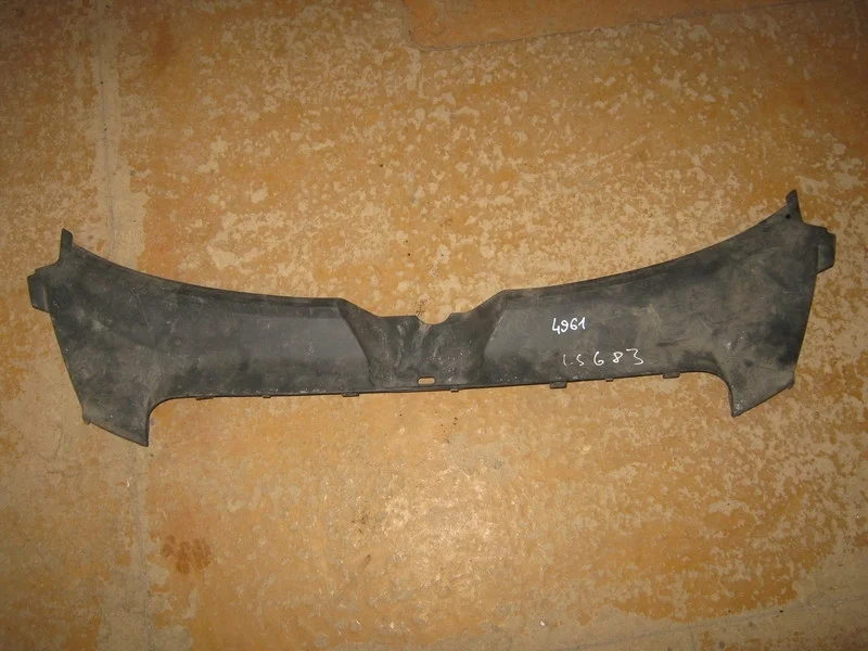 Кожух  замка капота Audi A6 C6