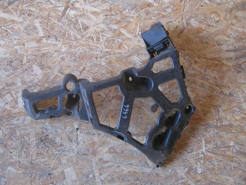 Кронштейн заднего бампера правый Renault Megane 3