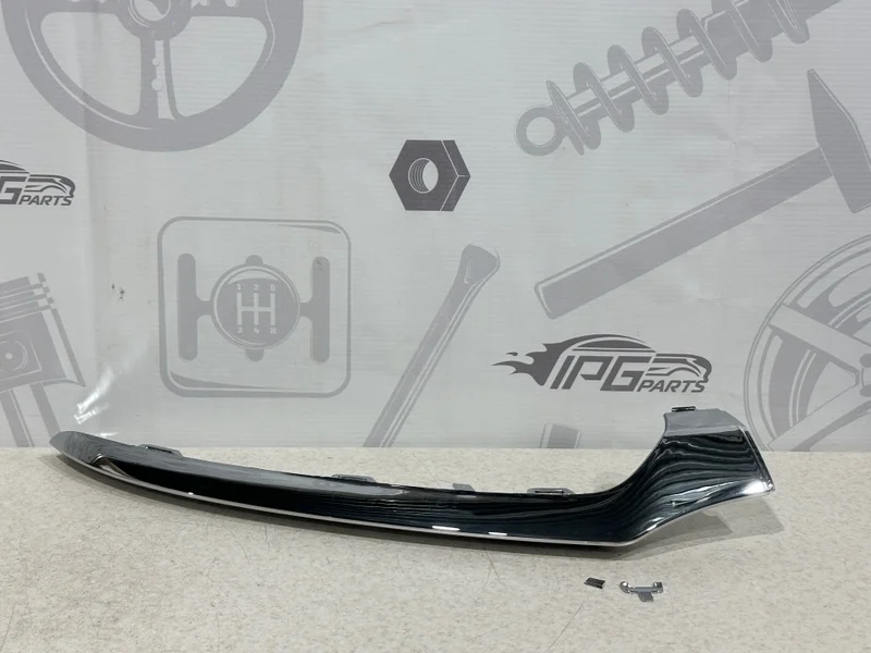 Молдинг переднего бампера правый нижний дефект Mercedes-benz W205