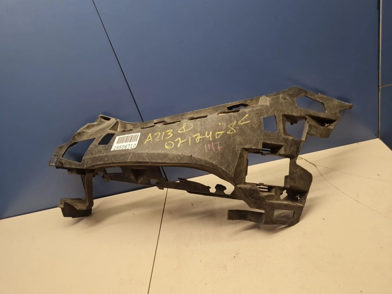 Кронштейн бампера переднего левый для Mercedes E-klasse W213 2016-