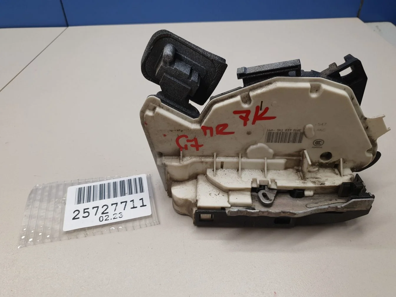 Замок двери передней правой для Volkswagen Golf 7 2012-2020