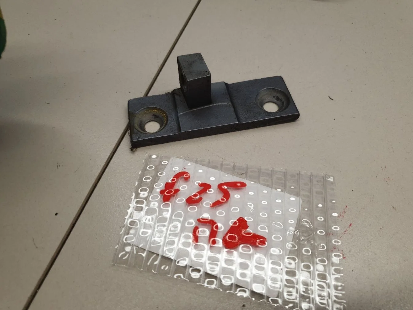 Петля двери передней левой нижняя для BMW X3 F25 2010-2017