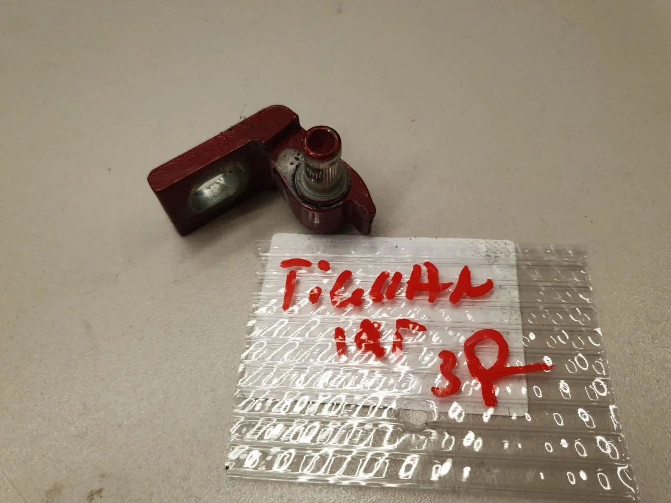 Петля двери правая для Volkswagen Tiguan 2007-2016