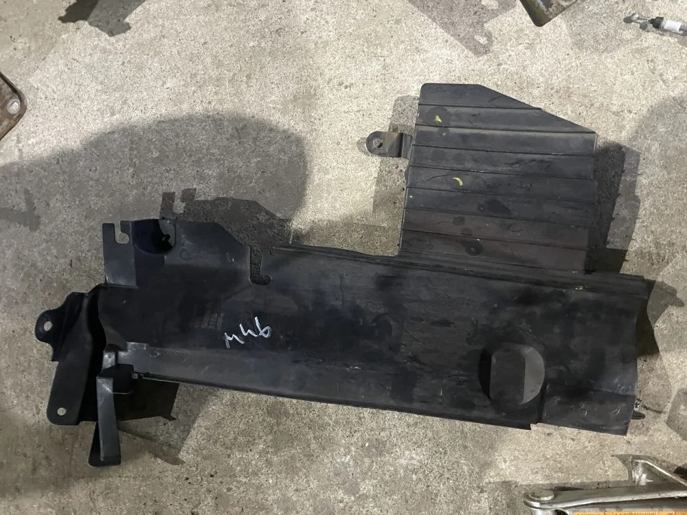 дефлектор радиатора правый nissan tiida C11