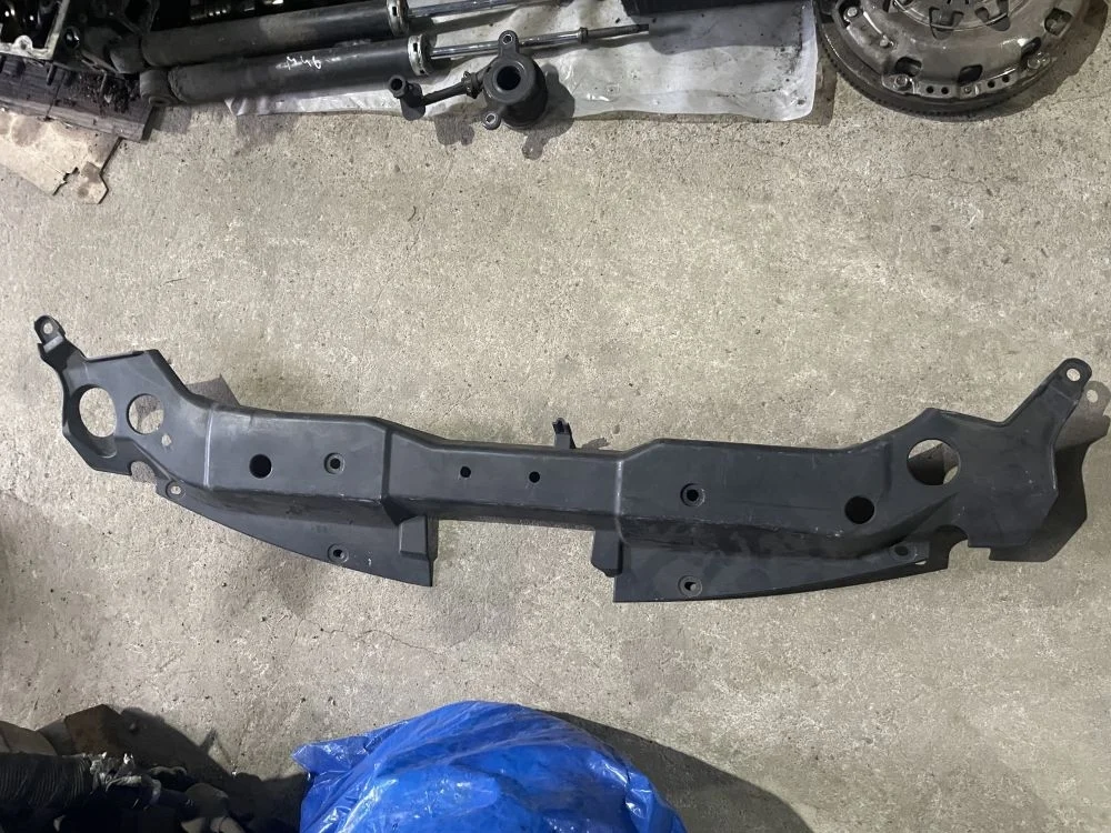 накладка замка капота nissan tiida C11