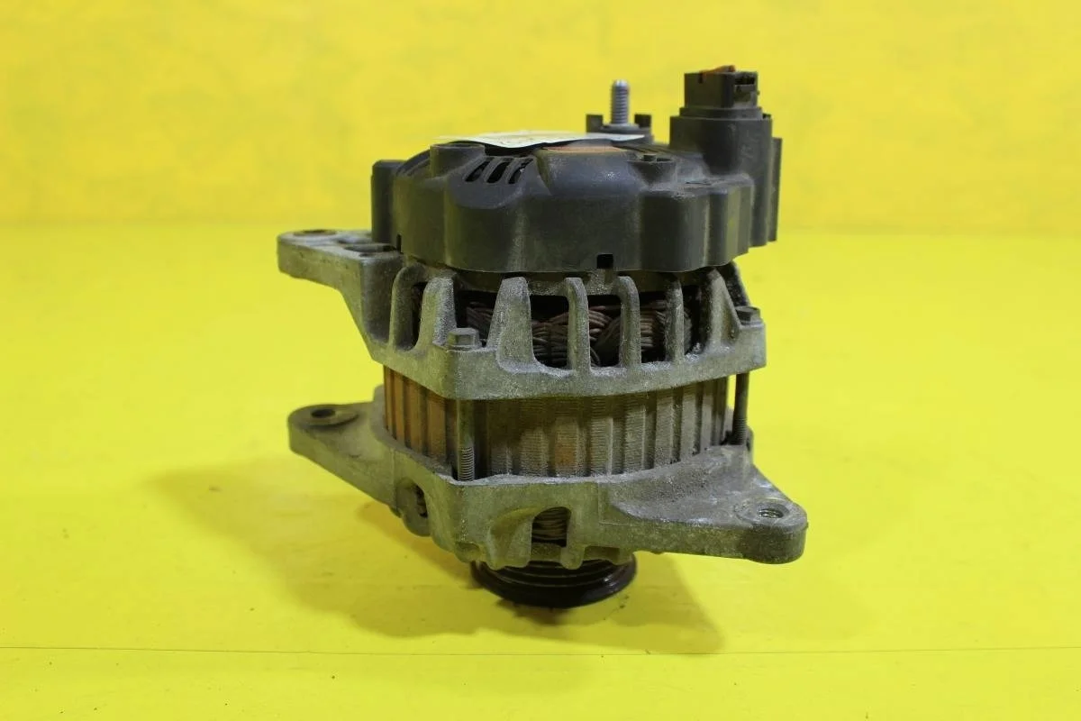 Генератор KIA Rio 2010 3730022650 JB