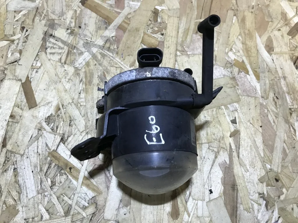 Фара противотуманная правая BMW E60