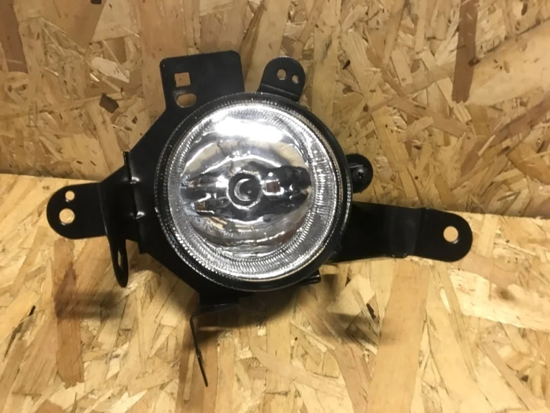 Фара противотуманная Mitsubishi Grandis 2004 2005 2006 2007 2008 2009 2010 MB51004R NA4W 4G69, передняя правая