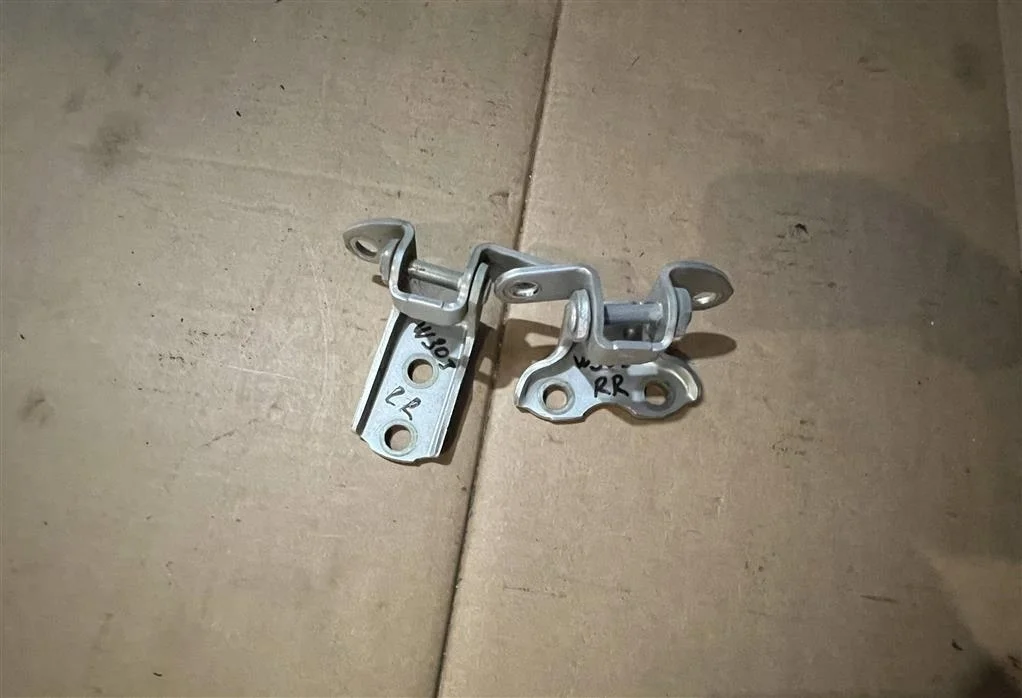 Б.у. петля двери TOYOTA PRIUS ZVW30 TOYOTA PRIUS ZVW30