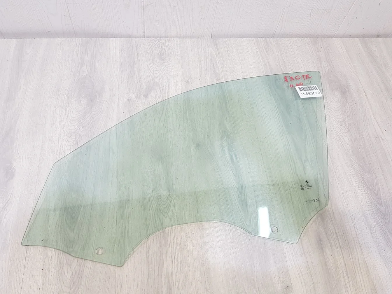 Стекло двери передней левой для BMW 3 F30 2011-2018