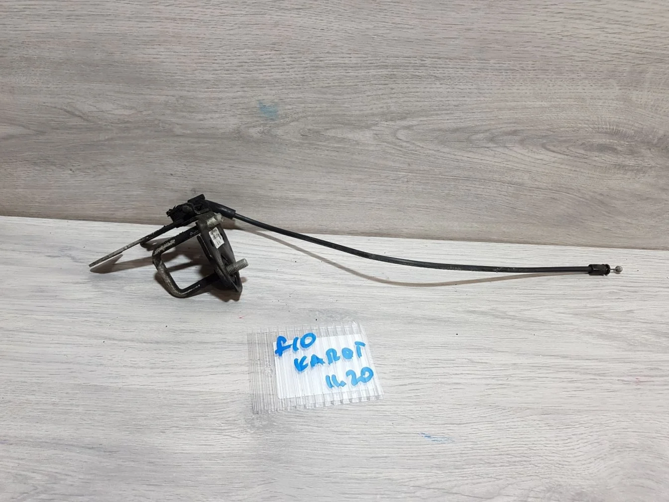 Крючок капота для BMW 5 F10 2009-2017