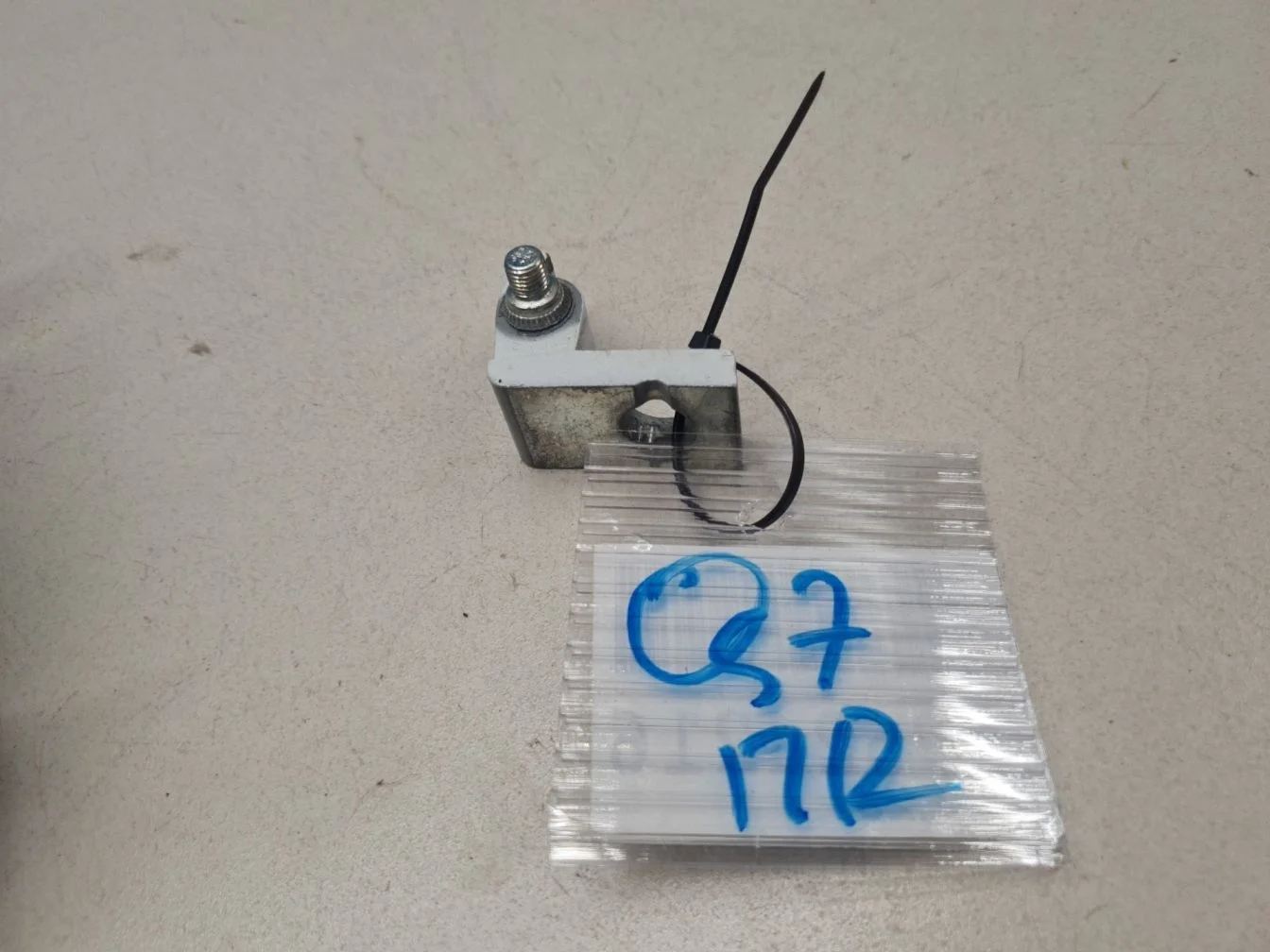 Петля двери передней правой верхняя для Audi Q7 4L 2005-2015