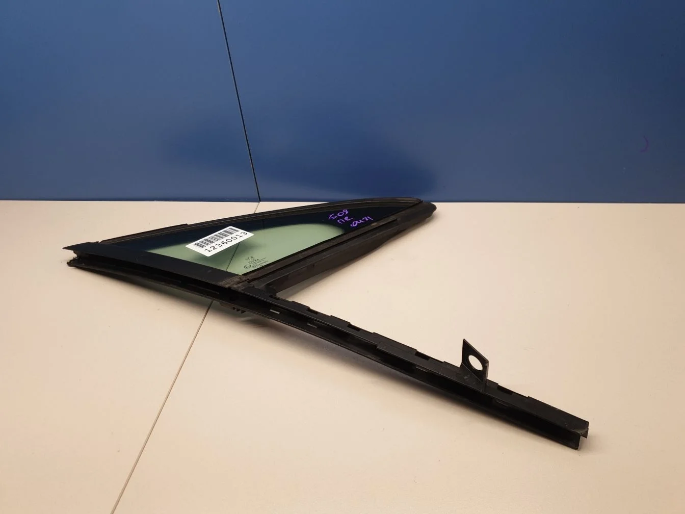 Стекло двери передней правой для Peugeot 508 2010-2018