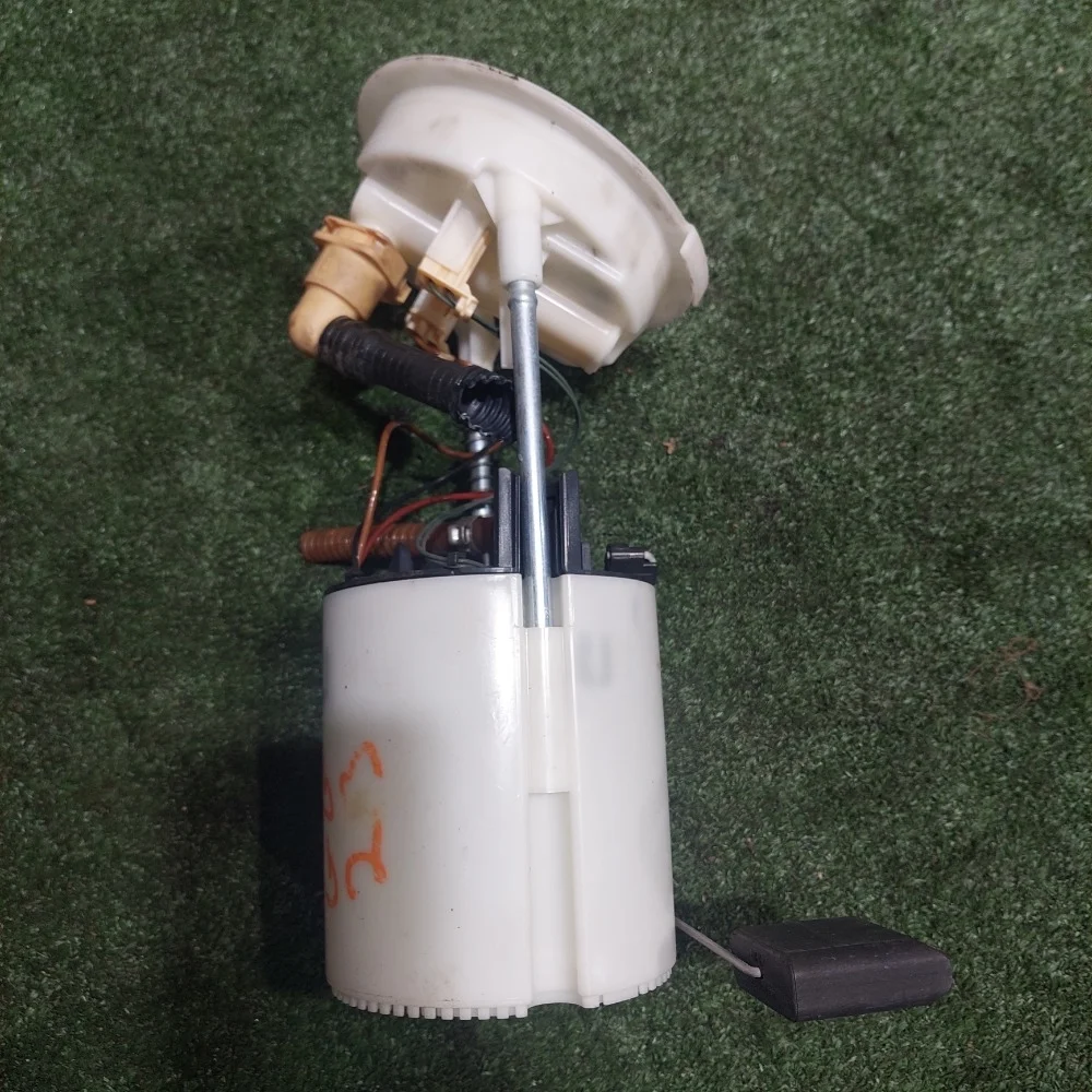 Топливный насос датчиком уровня BMW 135is E82