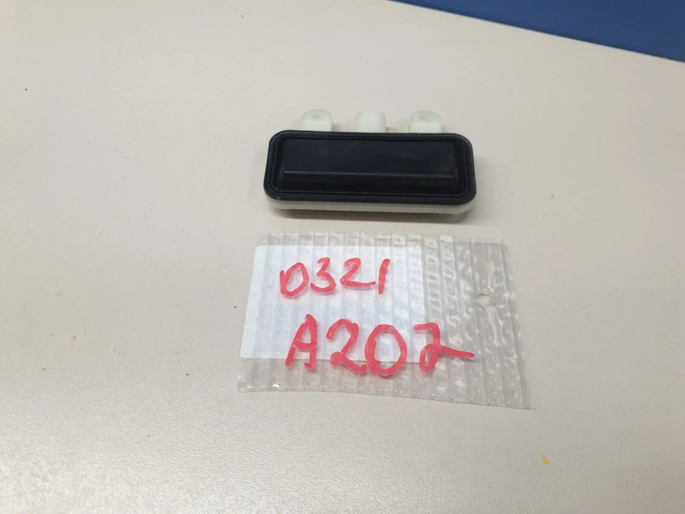 Кнопка открывания багажника для Mercedes E-klasse C207 Coupe 2009-2016