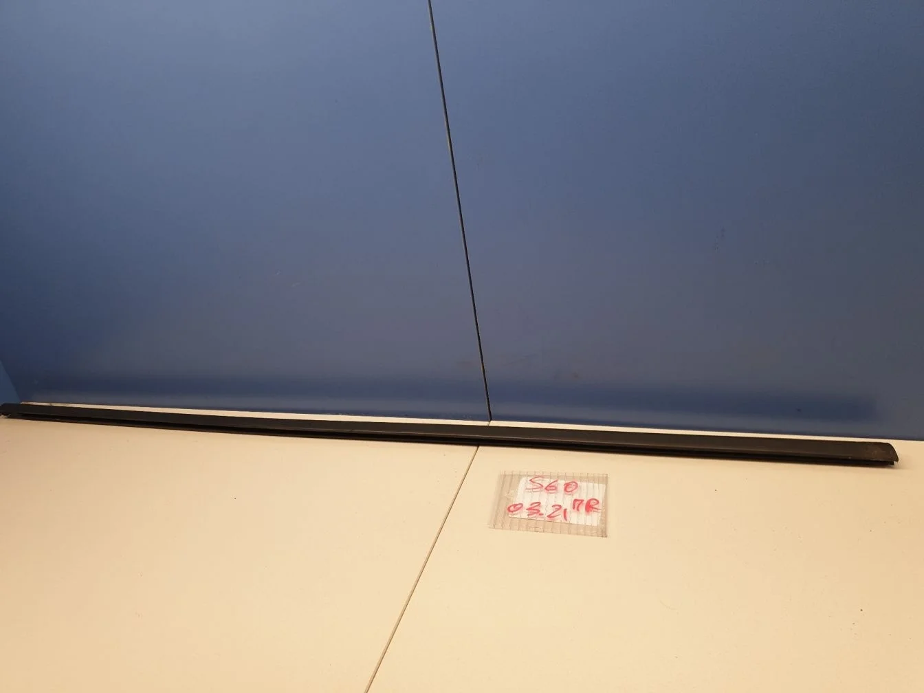 Молдинг стекла передней правой двери для Volvo S60 2010-2018