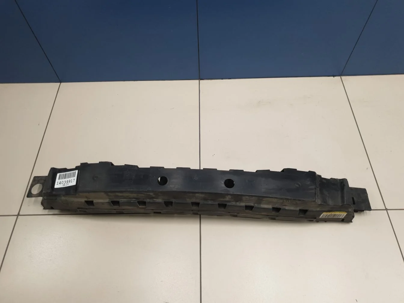 Наполнитель переднего бампера для Volvo XC70 Cross Country 2007-2016