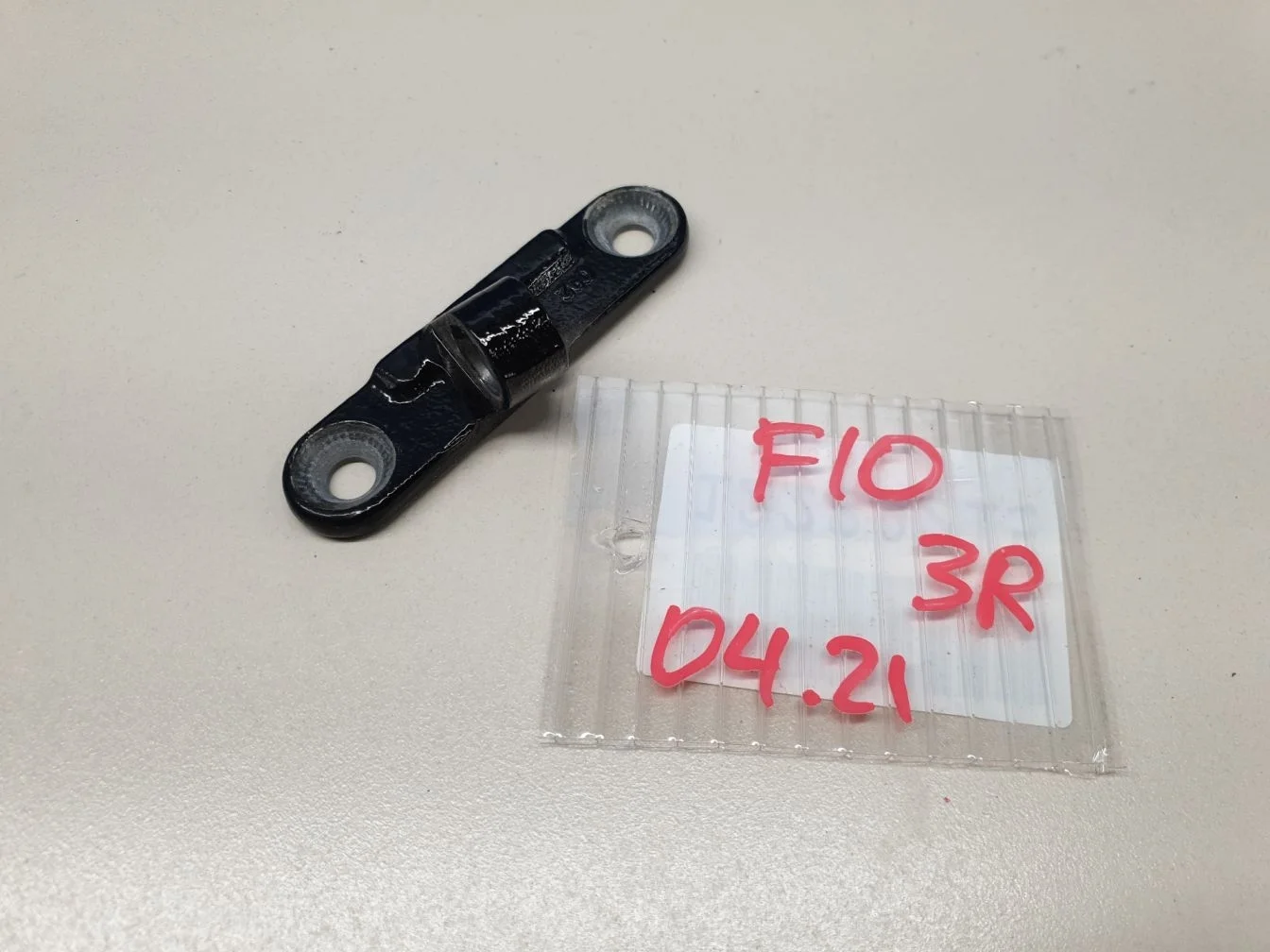 Петля двери задней правой нижняя для BMW 5 F10 2009-2017