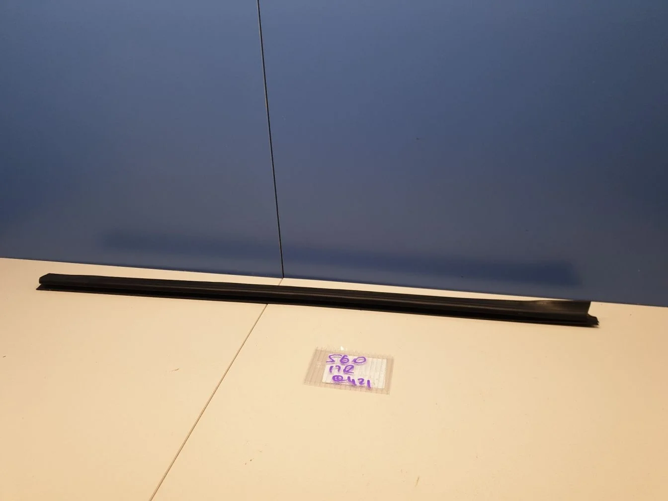 Накладка стекла передней правой двери для Volvo S60 2010-2018