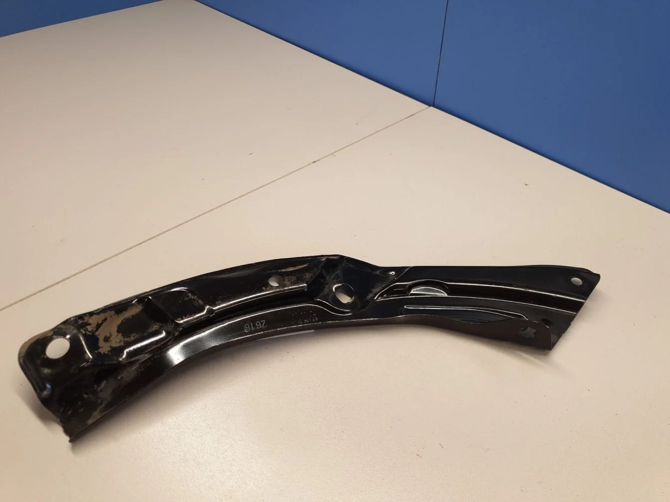 Кронштейн панели радиатора правый для Skoda Rapid 2013-