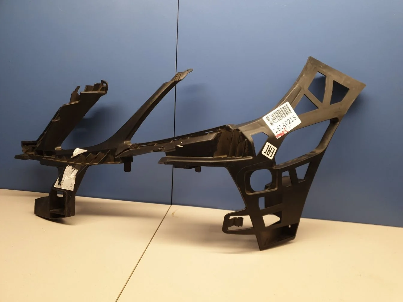 Кронштейн бампера переднего левый для Mercedes E-klasse W212 2009-2016