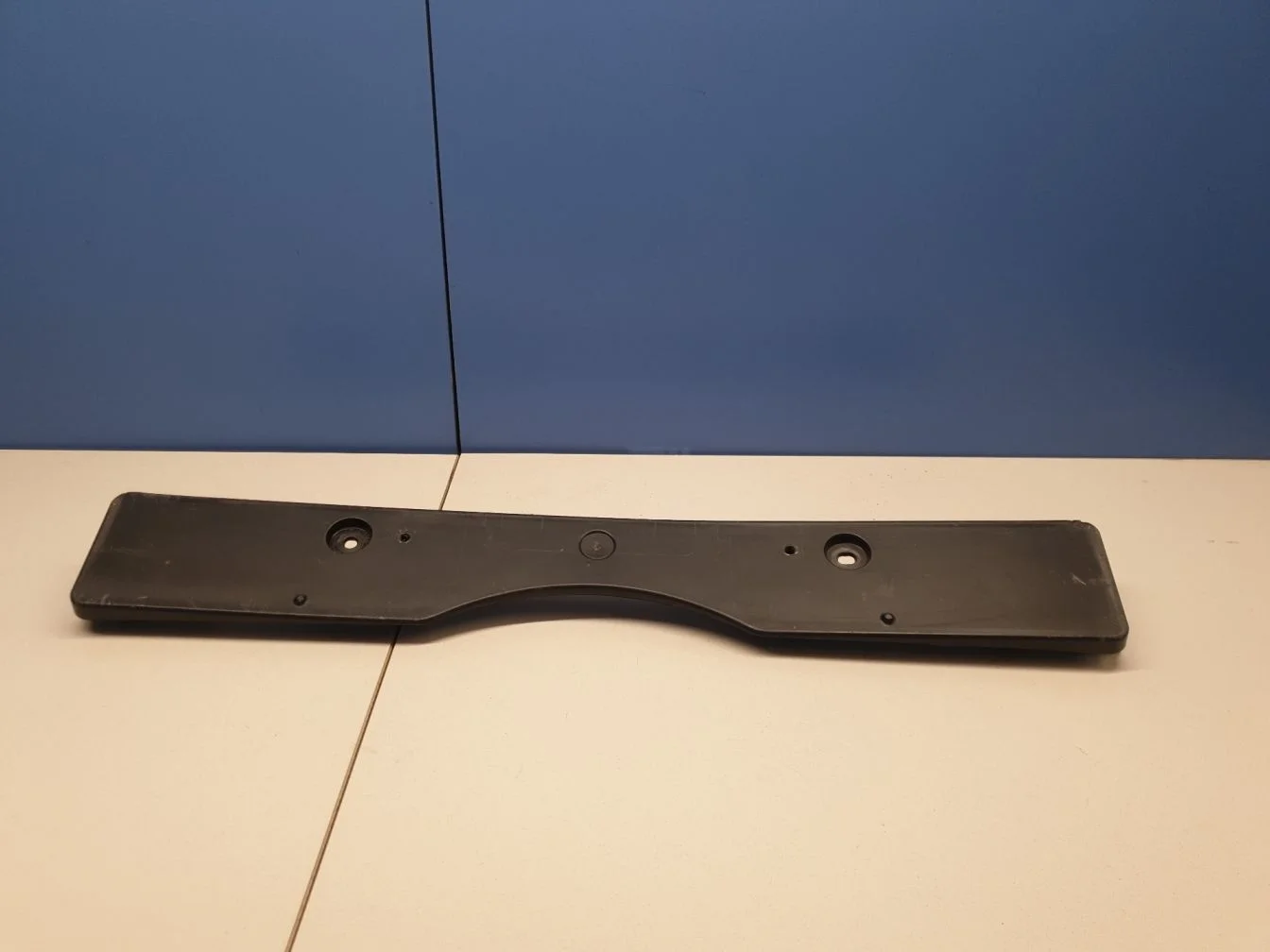 Накладка под номер для Toyota Camry XV50 2011-2017