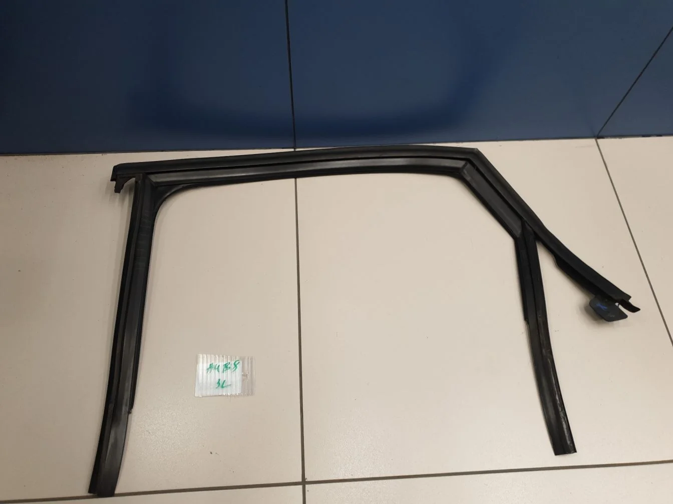 Направляющая стекла задней левой двери для Audi A4 B8 2007-2015