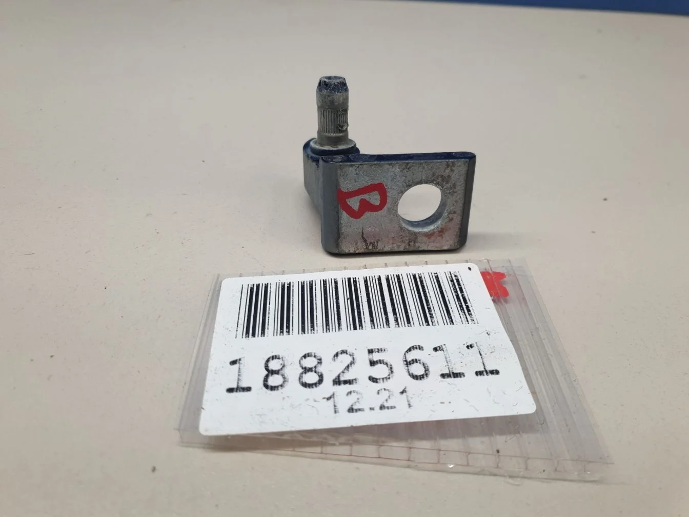 Петля двери задней правой для Audi A4 B8 2007-2015