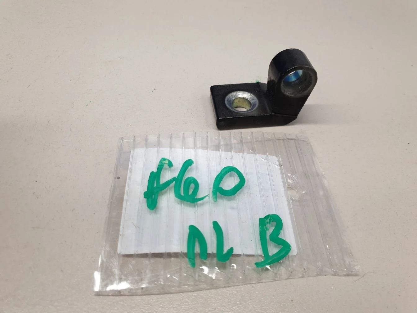 Петля двери передней левой верхняя для Mini Countryman F60 2016-