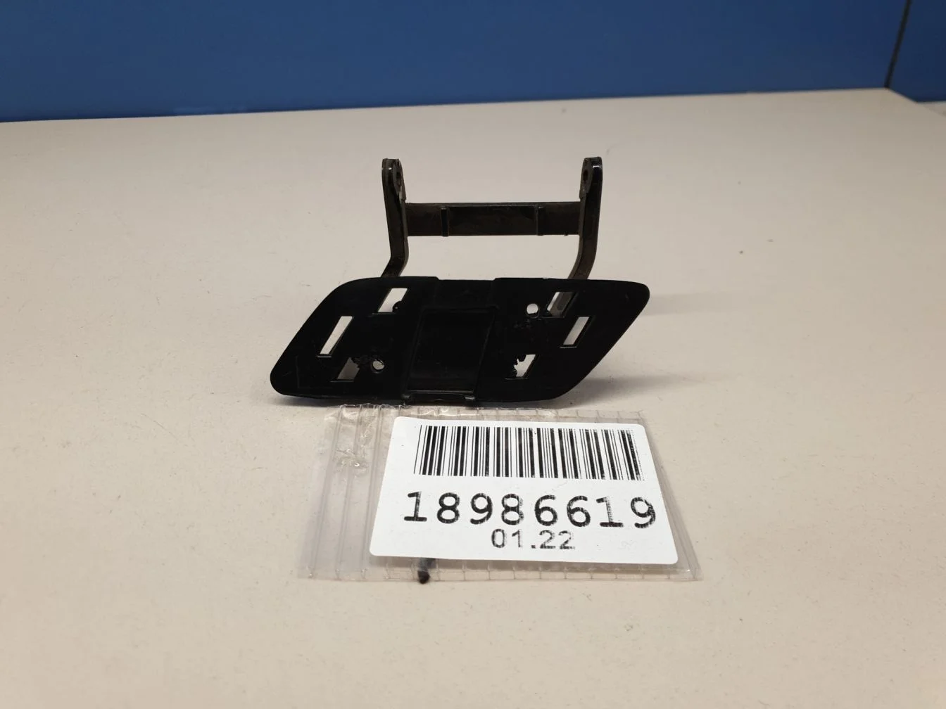 Кронштейн крышки форсунки омывателя фары левый для Mercedes M-klasse W166 ML GLE 2011-2018