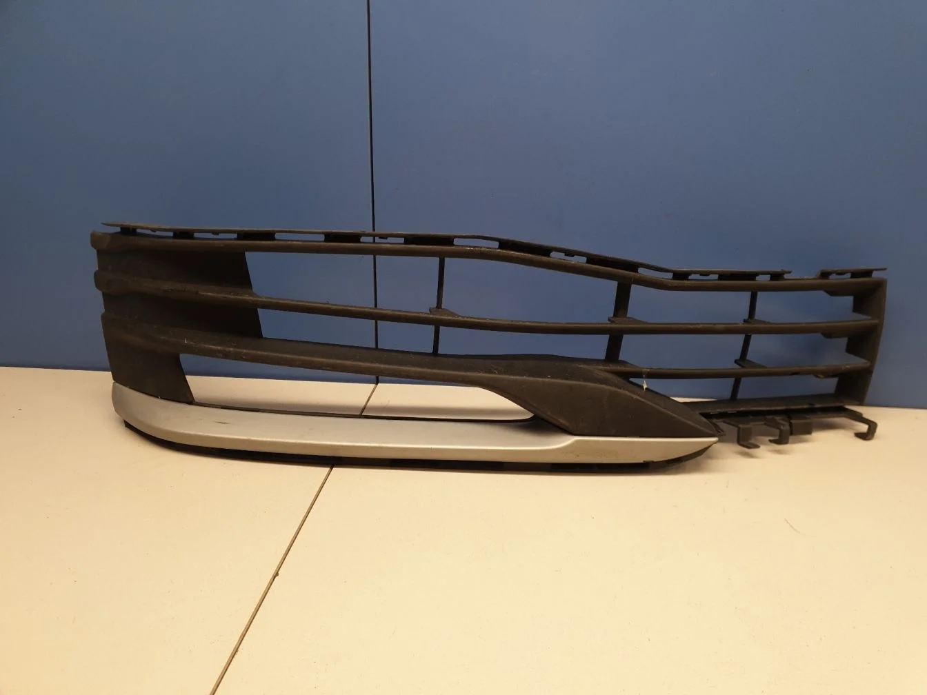 Решётка в бампер левая для BMW 5 G30 F90 2016-