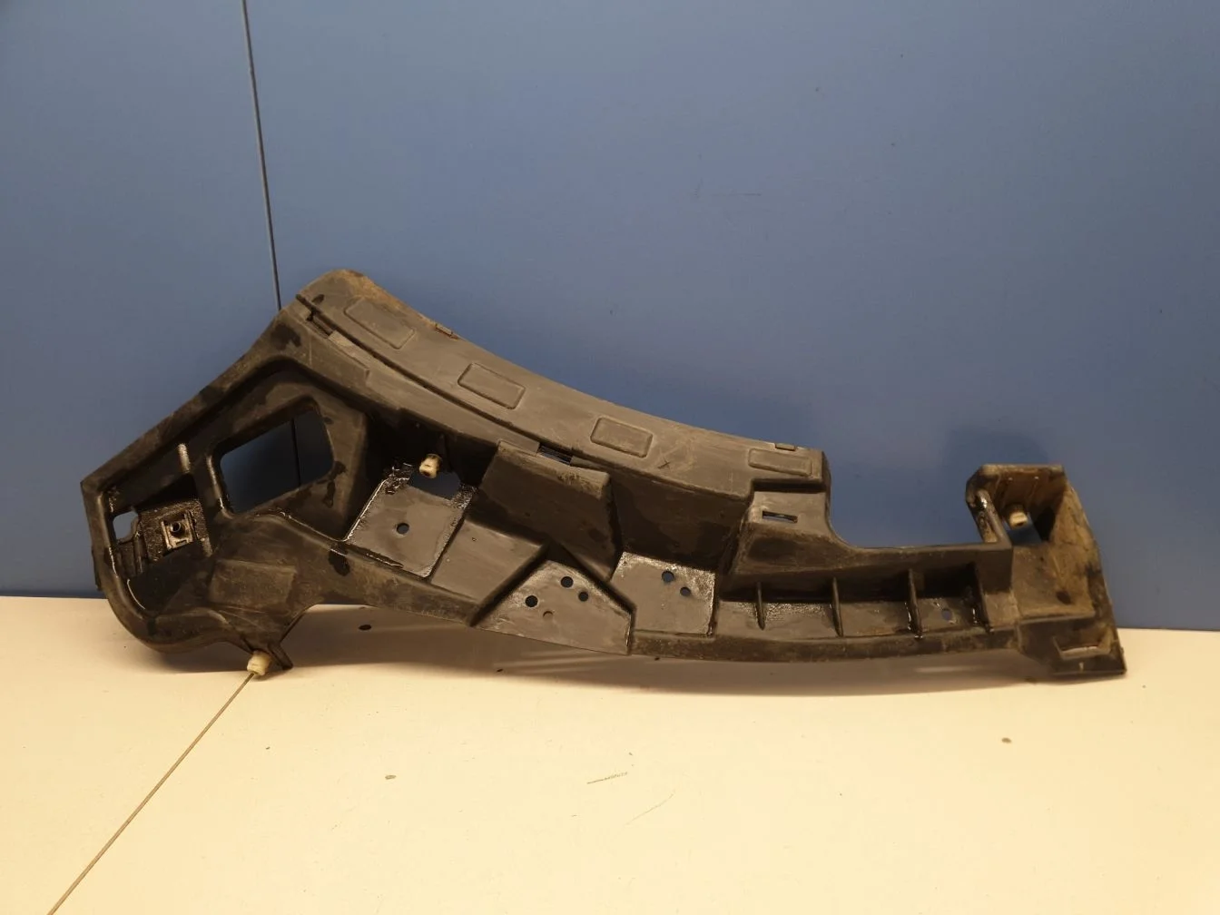 Кронштейн бампера переднего левый для Land Rover Range Rover 2012-